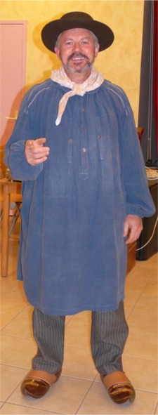 Danseur en costume du 19 &egrave;me si&egrave;cle